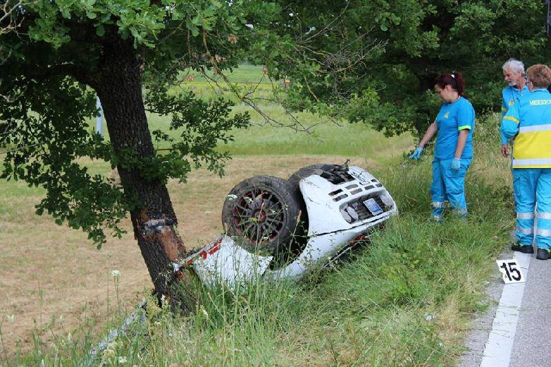 Illustration for article titled Holy Crap Someone Just Flipped This Gorgeous McLaren F1 In Italy